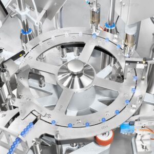 Filling, closing and labeling compact machine for automatic processing of microtubes